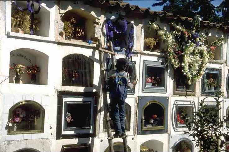 versierde graven kerkhof Sucre