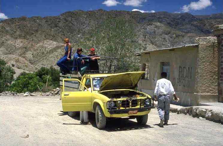 Met de pickup op weg naar Tarija